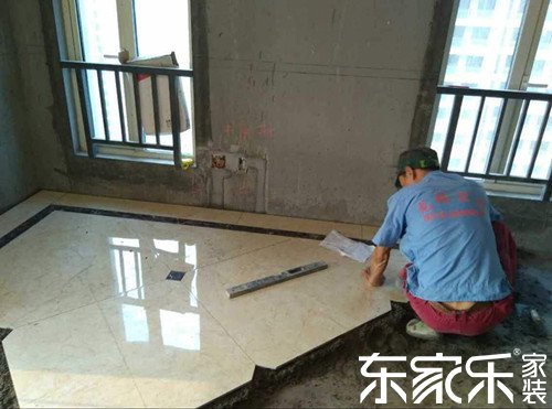 家里裝修自己怎么貼瓷磚？