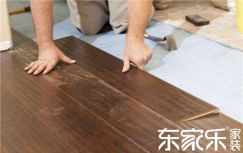 地板鋪貼一般在什么階段進行？